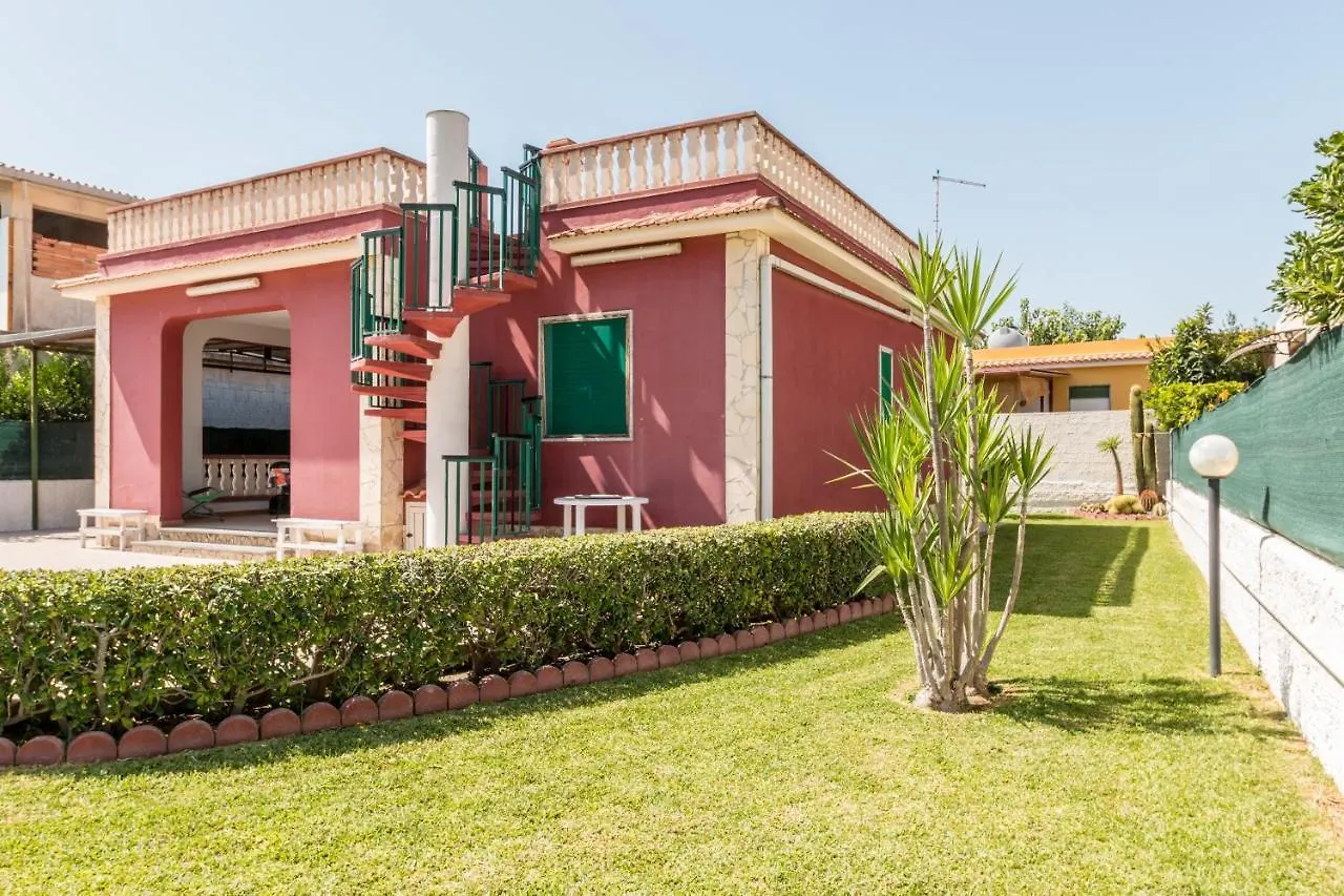 Holiday home Red House Near The Sandy Beach, Parking & Wi-Fi Avola