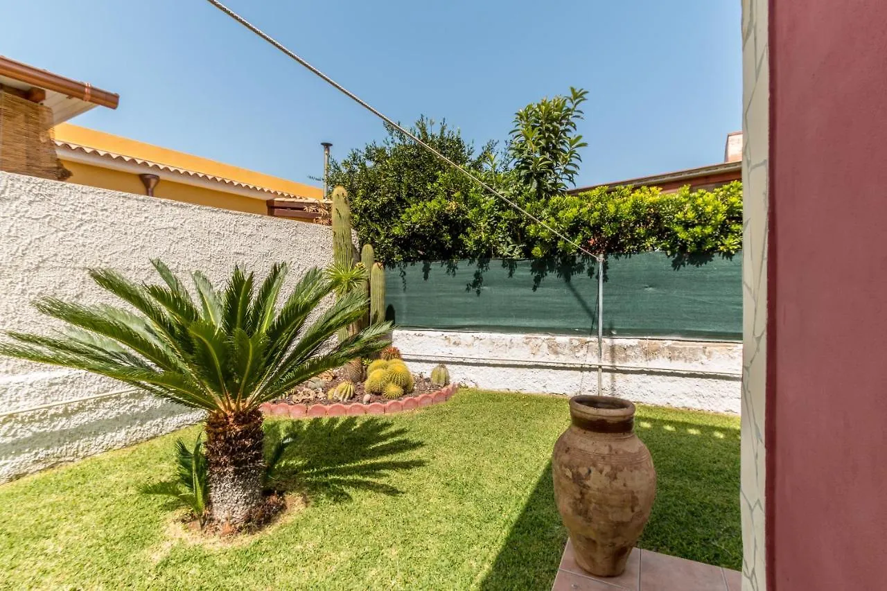 Holiday home Red House Near The Sandy Beach, Parking & Wi-Fi Avola