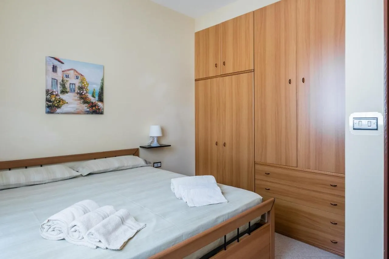 Holiday home Red House Near The Sandy Beach, Parking & Wi-Fi Avola Italy