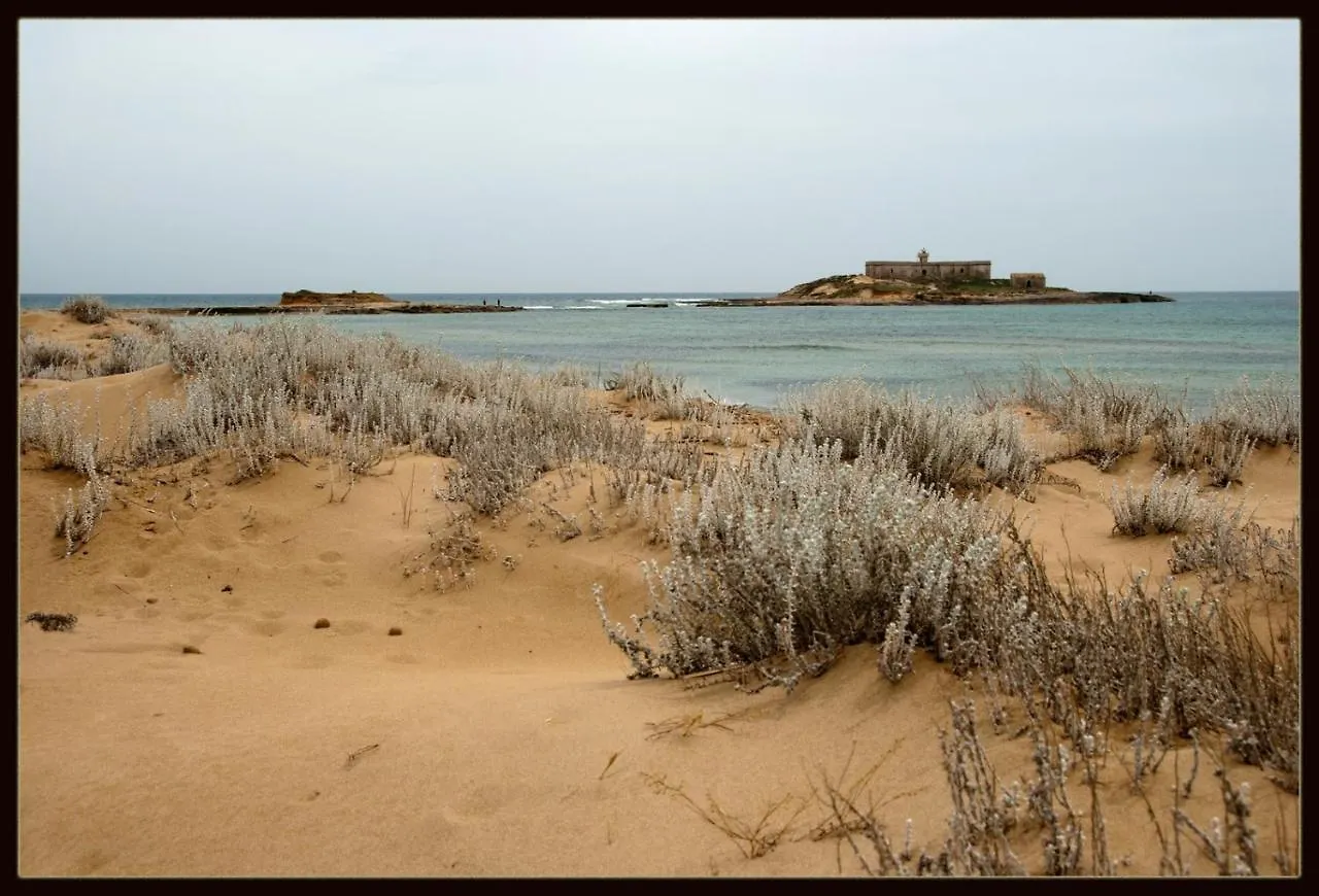Red House Near The Sandy Beach, Parking & Wi-Fi Avola 0*,  Italy