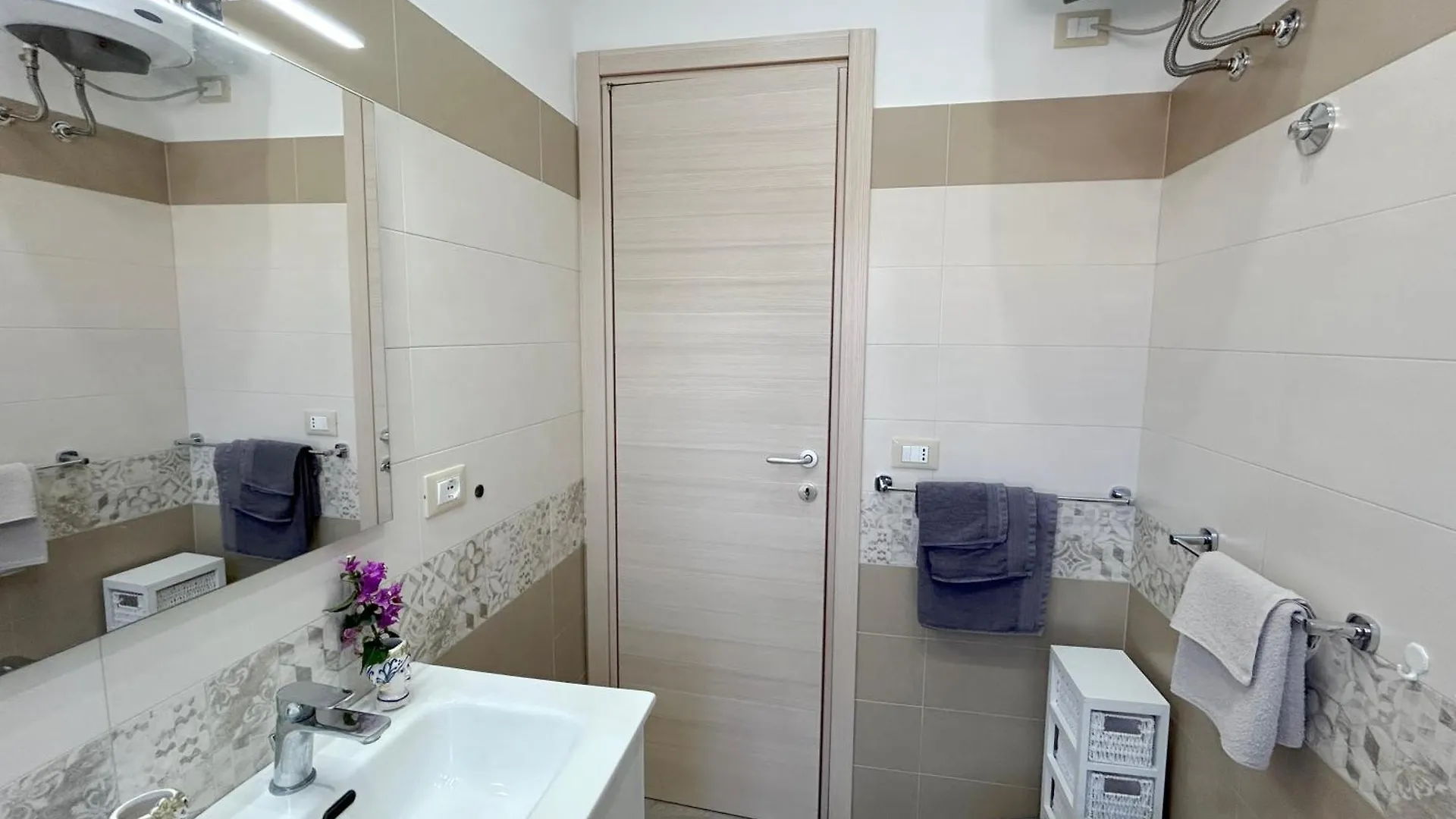 Red House Near The Sandy Beach, Parking & Wi-Fi Avola